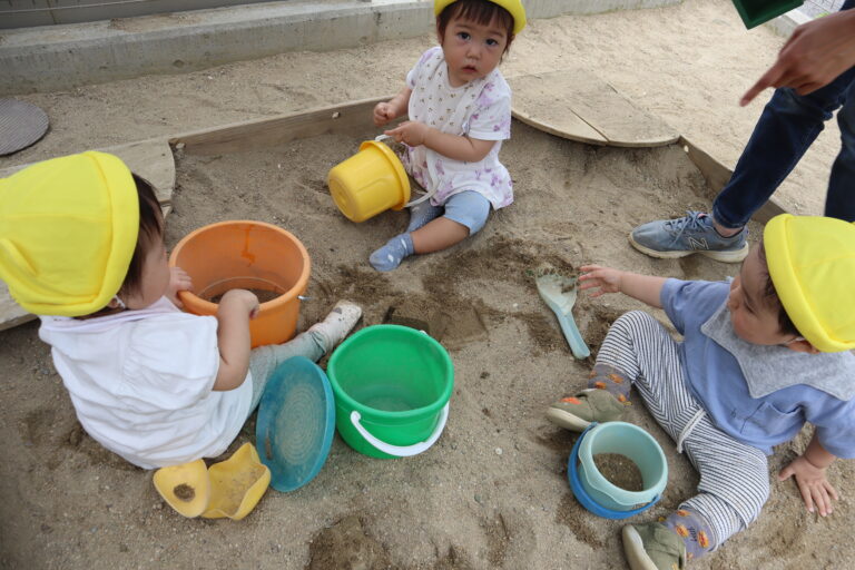 園庭遊びって楽しいね✨（0歳児)