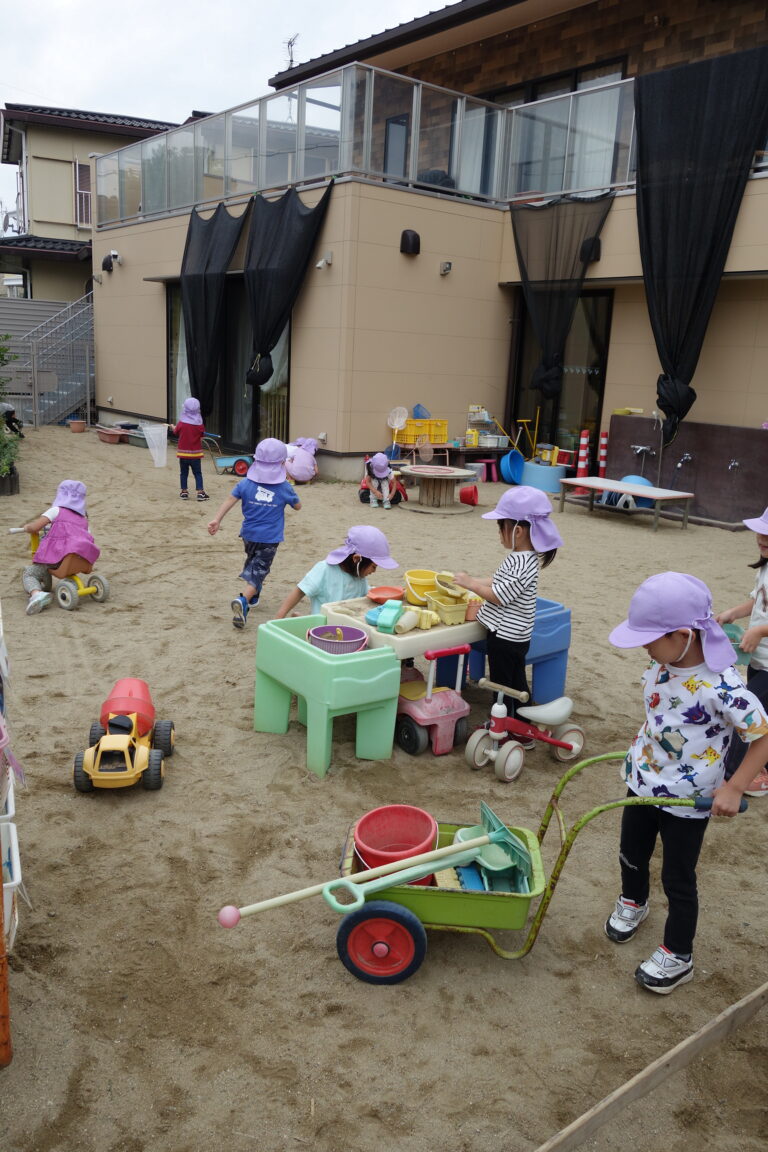 大好きなお外遊び(3歳児）