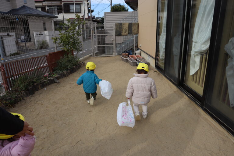 楽しいな♪凧あげ・羽根つき