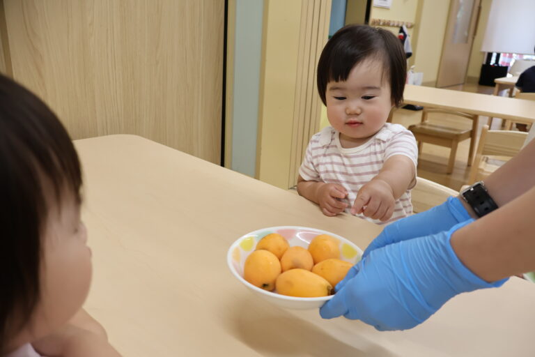 びわを買いに行きました～後編～(１歳児)