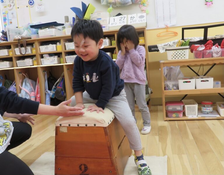 初めての跳び箱（３歳児）